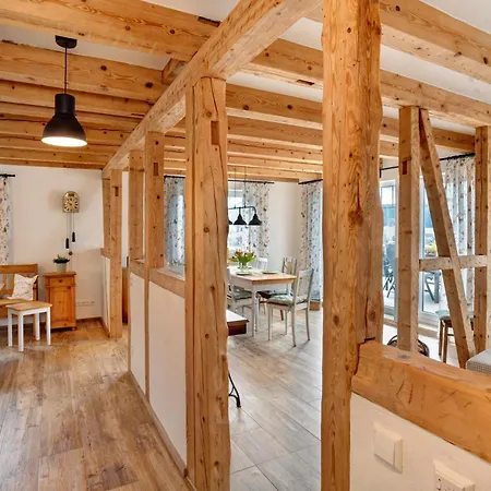 Pauline Apartment *