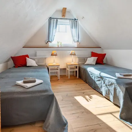 Pauline Apartment *